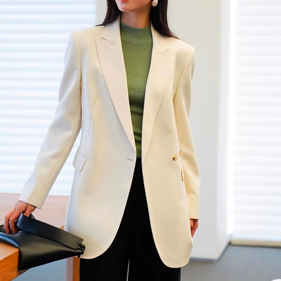 Elegant Cream Women's Blazer - Picture 2 of 7